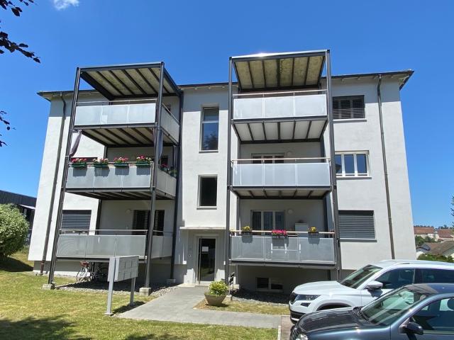 3,5 Zimmer Wohnung mit Balkon und sehr schöner Aussicht