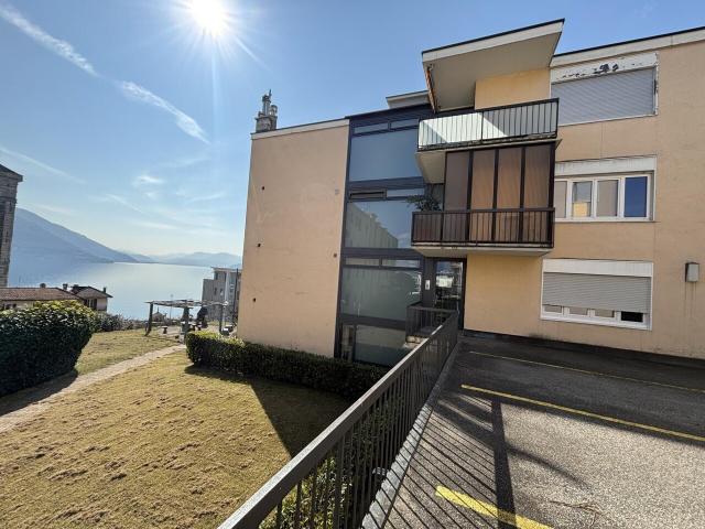 3,5 Zimmer Wohnung mit Balkon, mit Blick auf den See mit Keller, mit Parkplatz/3,5 Zimmer Wohnung mit Seeblick und einem Aussenparkplatz
