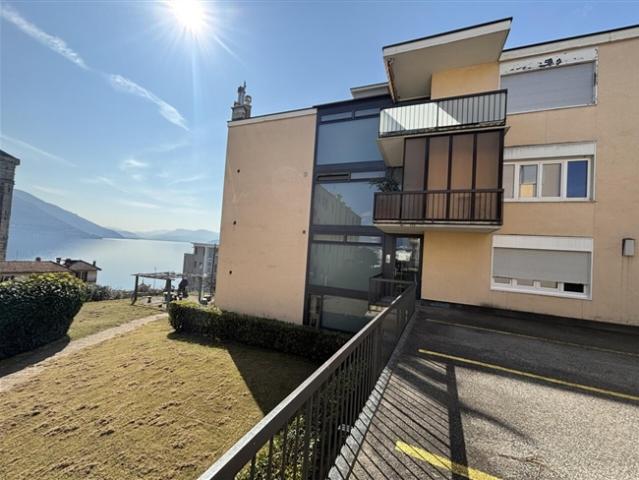 3,5 Zimmer Wohnung mit Balkon, mit Blick auf den See mit Keller, mit Parkplatz/3,5 Zimmer Wohnung mit Seeblick und einem Aussenparkplatz
