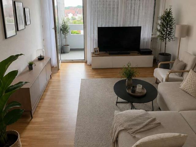 3,5 Zimmer Wohnung mit EBK+Stellplatz