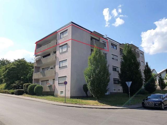 3,5 Zimmer Wohnung mit Penthouse Feeling, zwei Balkonen, Aufzug und TG Stellplatz