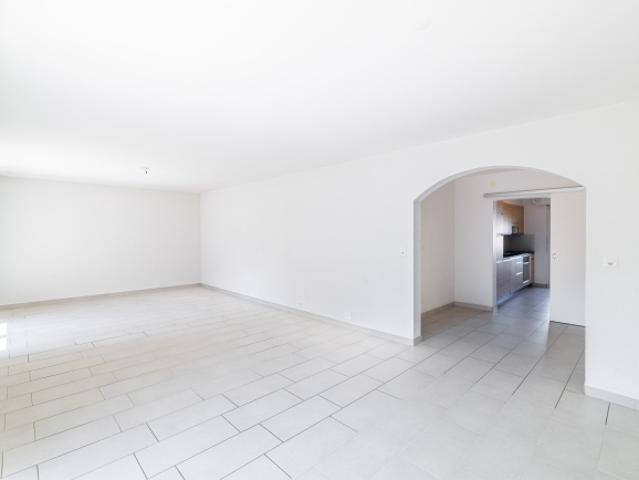 3,5 Zimmer Wohnung mit wunderschönem Licht und idealer Lage