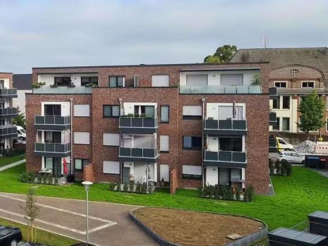 3,5 Zimmer 121 m² 700 € Kaltmiete Wohnungen in Kamp Lintf.