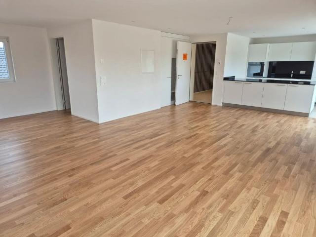 3.5 Zimmerattikawohnung mit Terrasse in Deitingen