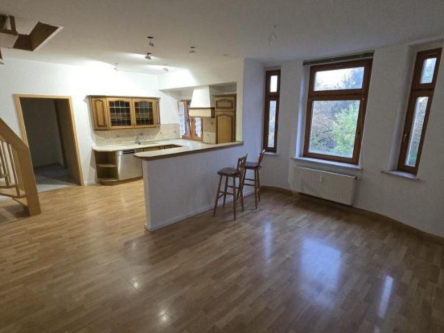 + + 3,5 Zimmerwohnung Maisonette mit Balkon, Wohnküche und 30m² Wohnzimmer + +