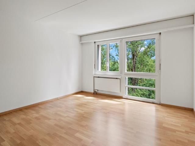 3.5 Zimmerwohnung mit Balkon und Weitsicht in Schlieren