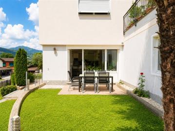 3,5 ZIMMIGES APARTMENT MIT GROSSEM GARTEN IN DAVESCO