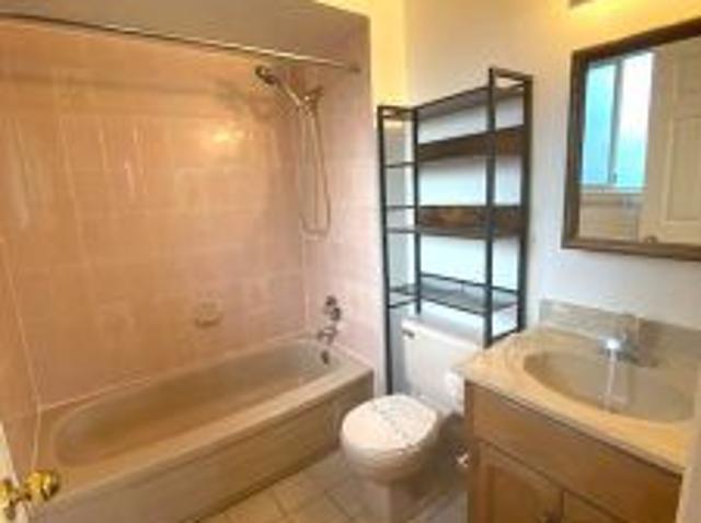 $3,600 / 3br – 1426ft2 – The Drive, Prime Location, Top Floor House 3 beds 2 baths R0011