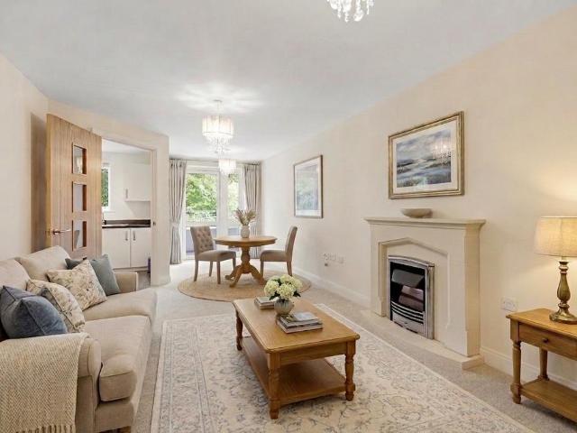 3 6 Bridge Avenue, Maidenhead SL6 1 bed retirement property to rent £1,850 pcm £427 pw