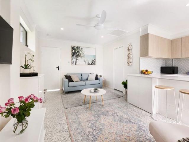 3 6 MONTH LEASE Kick back and relax in this calm, stylish space