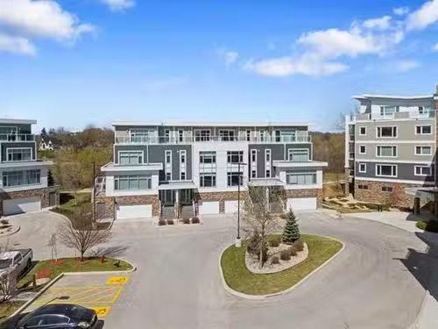 3 759 North Dr, Winnipeg, MB, R3T 5G1 Luxury Townhouse for s.