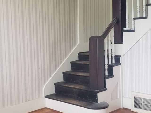 $3,850 / 4br – 1347ft2 – GREAT LOCATION! Upper level character home with 4 Beds 2 Baths R0053