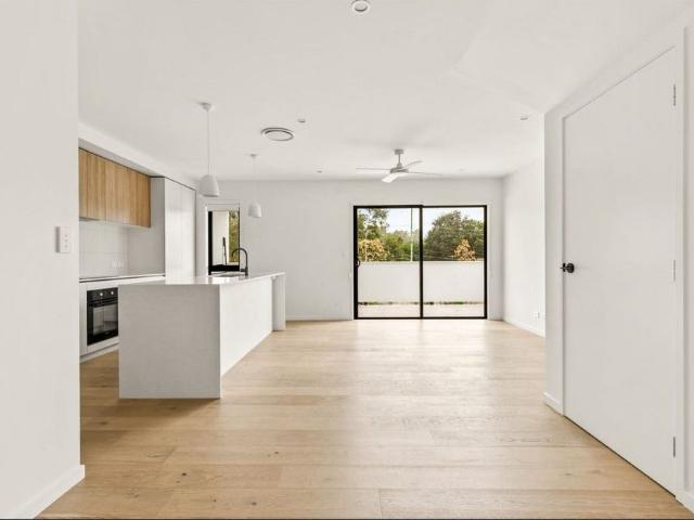 3 / 8 Lawrence Lyons Place, Kenmore QLD 4069