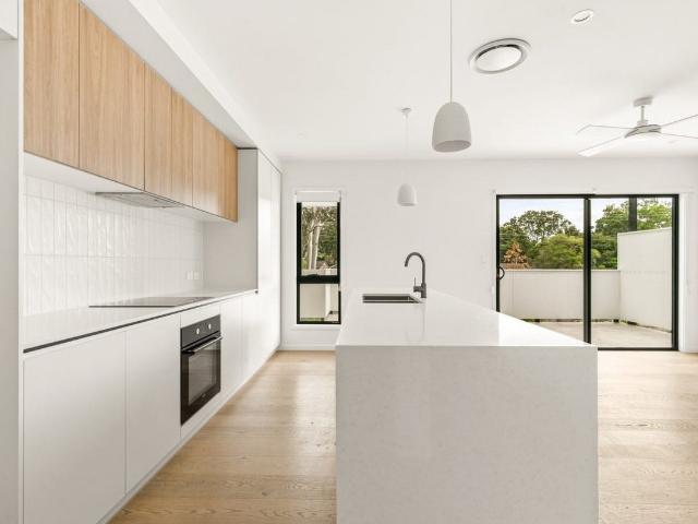 3 / 8 Lawrence Lyons Place, Kenmore QLD 4069