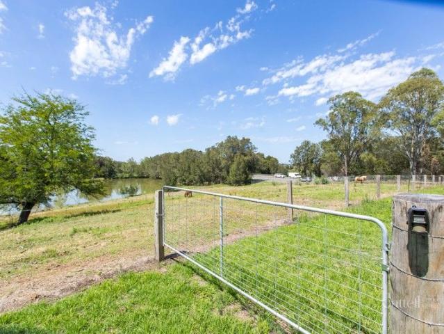 3.95Acres of Space, Comfort and Convenience