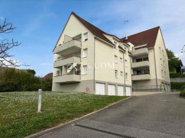 3%COM beau F3 avec terrasse et 2 places de parking cave