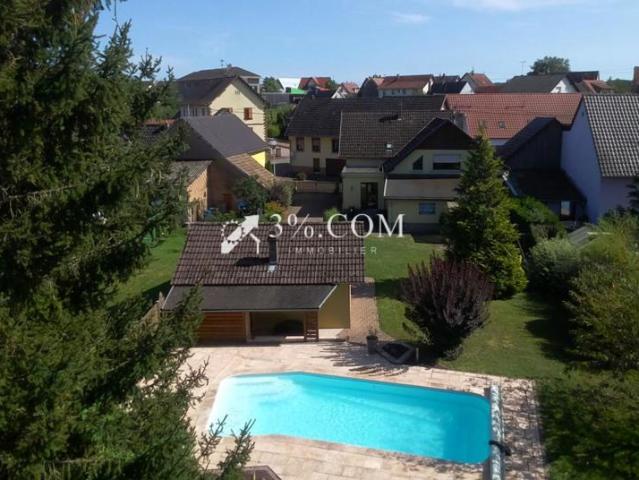 3%COM Belle maison avec piscine sur 10 ares