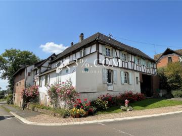 3%COM Corps de ferme avec dépendance à rénover au centre du village