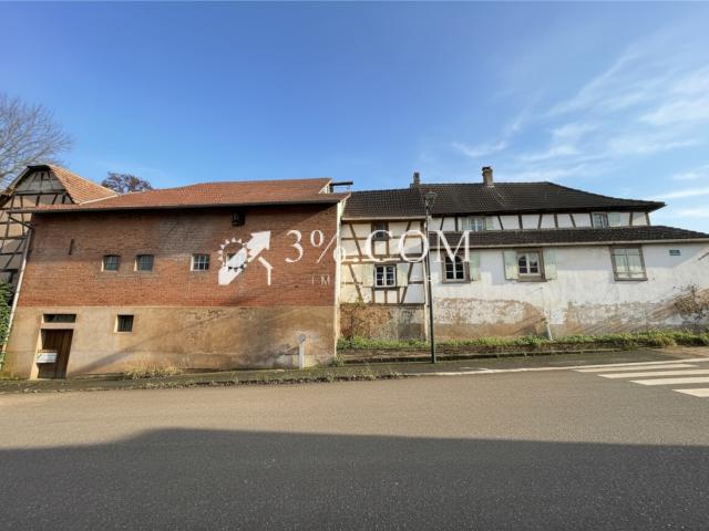3%COM Corps de ferme avec dépendance à rénover au centre du village
