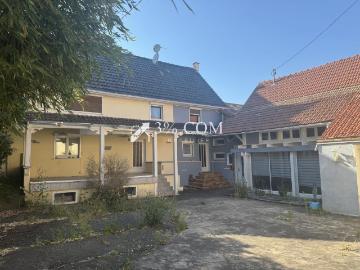3%COM Grande maison avec cour et jardin