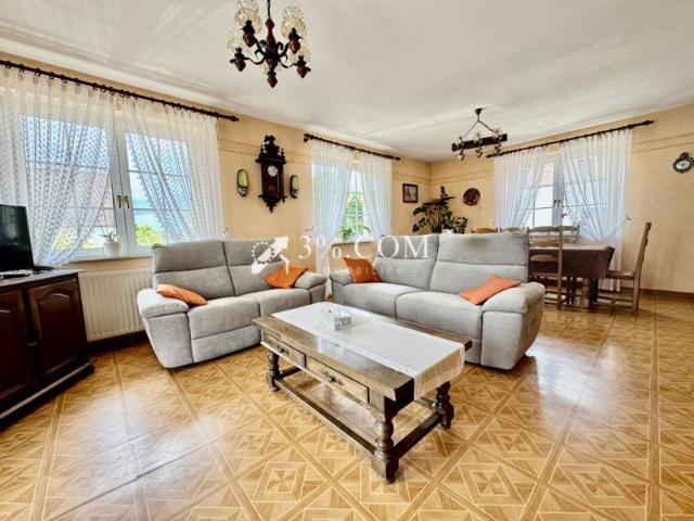 3%COM Jolie maison avec 5 chambres et une grange au centre d