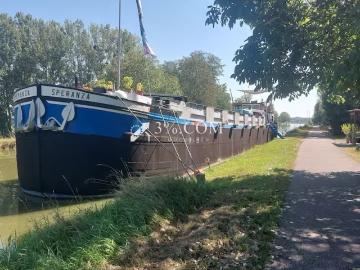 3%COM Très belle péniche avec capitainerie aménagée à Walten