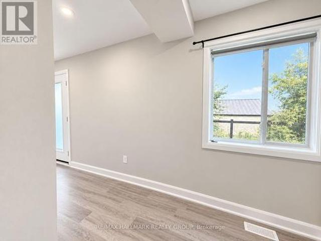 3A 131 Camelia Avenue, Ottawa, ON, K1K 2X5 house for lease | Listing ID X13749 | Royal LePage