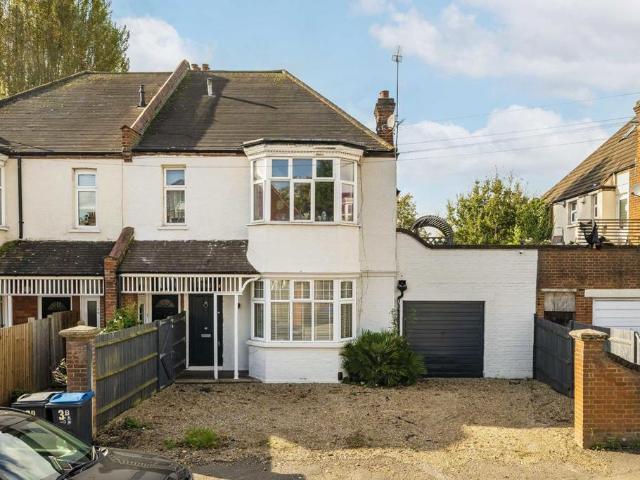 3A, 3B Oakwood Road, London, SW20 0PL, United Kingdom | 2 bed apartment for rent #135188877 | Rentberry