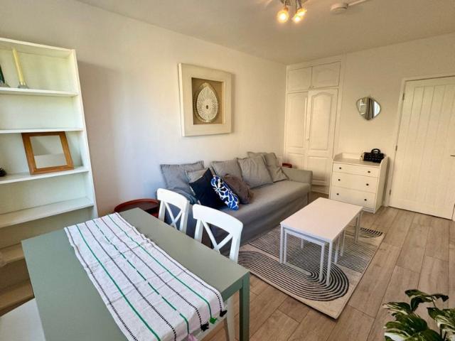 3B1.5B 1 Livingroom 2 Balconies Regent’s Park /UCL