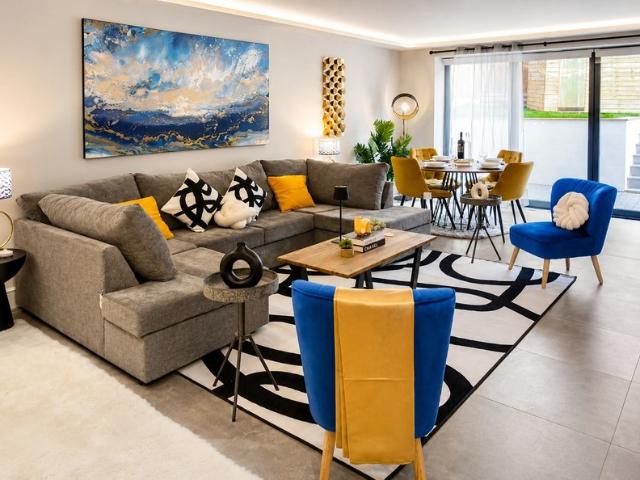 3BDR with Sauna, Hot Tub & Garden + Parking & 2WCs