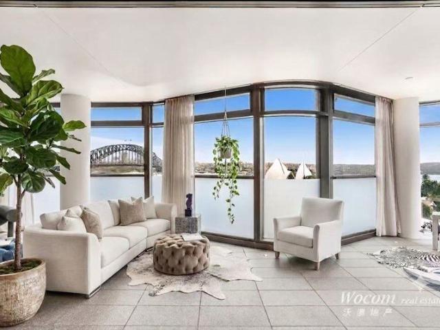 3bed Prime North/East facing residence boasting uninterrupted views of the Sydney Harbour Bridge and Opera House