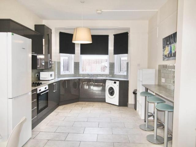 3BED Shrewsbury Road, Nottingham NG2 3 bed semi detached house to rent £1,495 pcm £345 pw