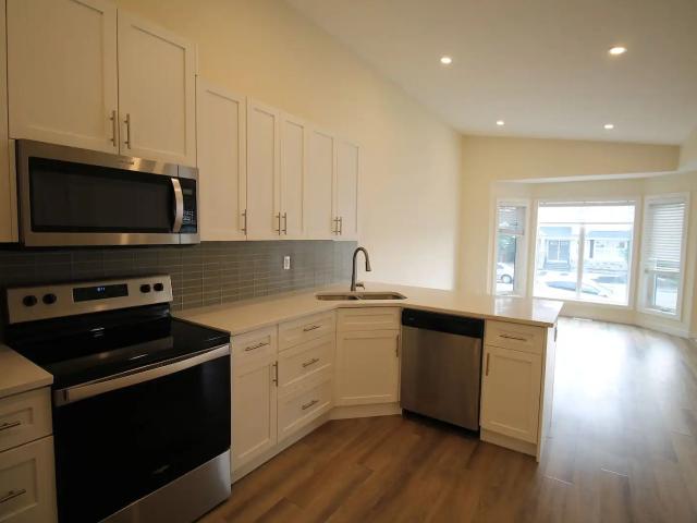3BED 2BATH MAIN FLOOR SUITE WITH DOUBLE GARAGE IN WEST EDMONTON