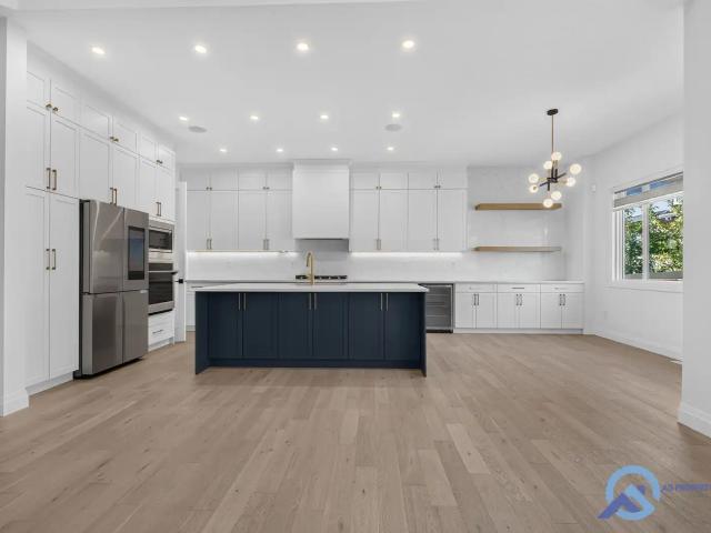 3BED 3.5BATH HOUSE FOR RENT IN EDGEMONT HEATED DOUBLE GARAGE