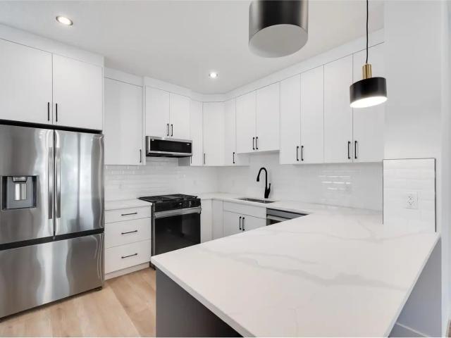 3BED+DEN 2.5BATH MAIN FLOOR FOR RENT IN MCKERNAN DOUBLE GARAGE