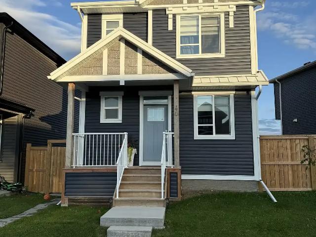 3Bed+Den 3Bath House with Garage Parking and Fenced Backyard — 3 Bedrooms+ Den House