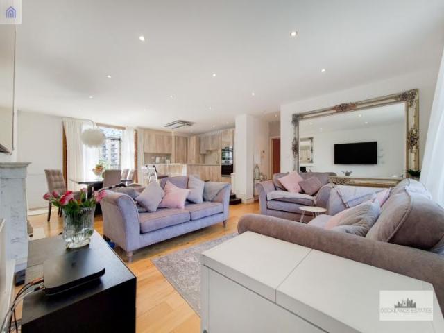 3beds Apartment For Rent