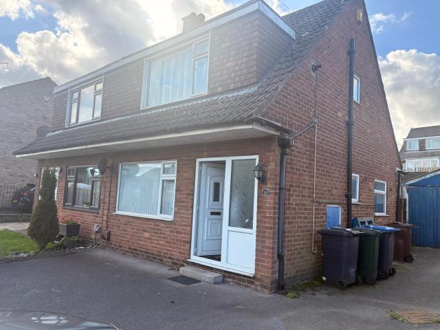 3beds SEMI DETACHED For Rent