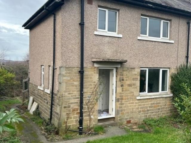 3beds SEMI DETACHED For Rent
