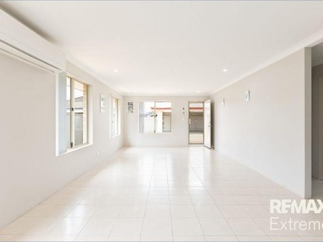 3Bedroom, 2Bathroom plus Study, Walk to Train Station
