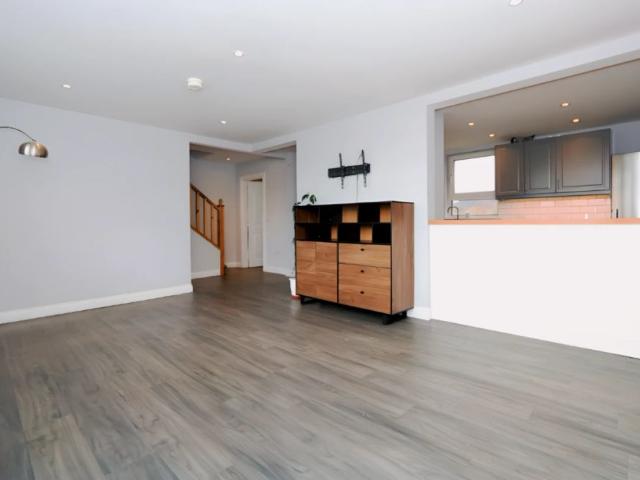 3Bedrooms, 1Bathrooms