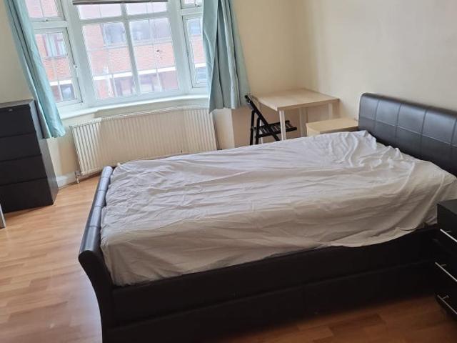 3Bhk Flat Rooms Available