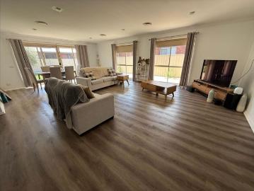 3BR brick veneer home
