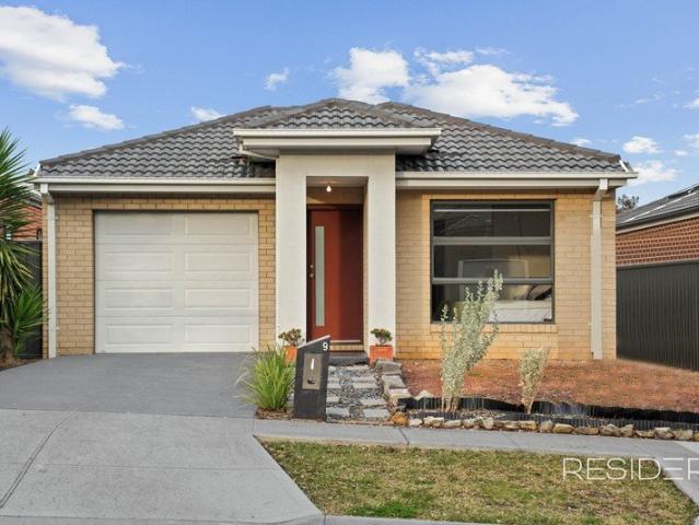 3BR Plus Study Comfortable Family Living Close to Mernda Train Station!