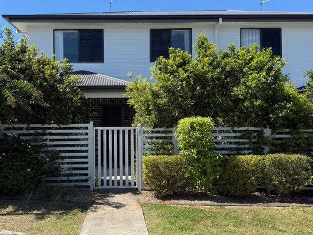 3BR Townhouse for Sale in Kallangur w/ Pool, Garage & Split A/C's