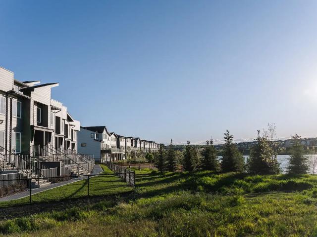 3BR TH |Central AC| Pond View |Rooftop Balc