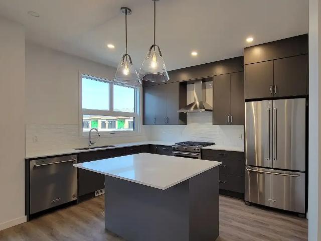 3BR+Den Townhome, Dbl Attached Garage – Trinity Hills, $2,695 — 3 Bedrooms+ Den Townhouse