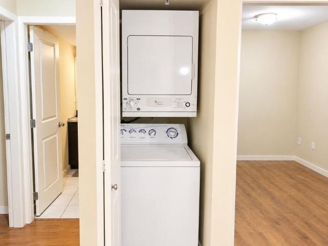 3F 10866 City Parkway, Surrey