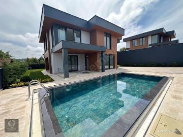 3K GYM PANORAMİK LOKASYONDA 415M2 ARSA İÇERİSİNDE 4+1 VİLLA