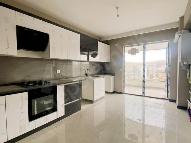 3'LER EMLAKTAN SARAY MEYDAN AVM KARŞISI 3+1 SIFIR KİRALIK DAİRE